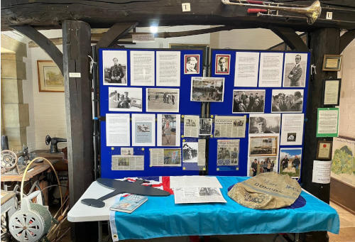 Bluue plaques for John and Hugh Dundas